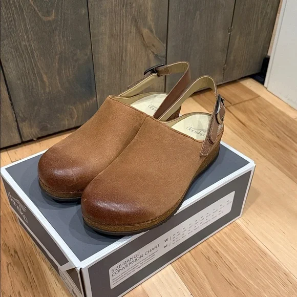 Like new Dansko Merrin Clogs - Picture 5 of 12